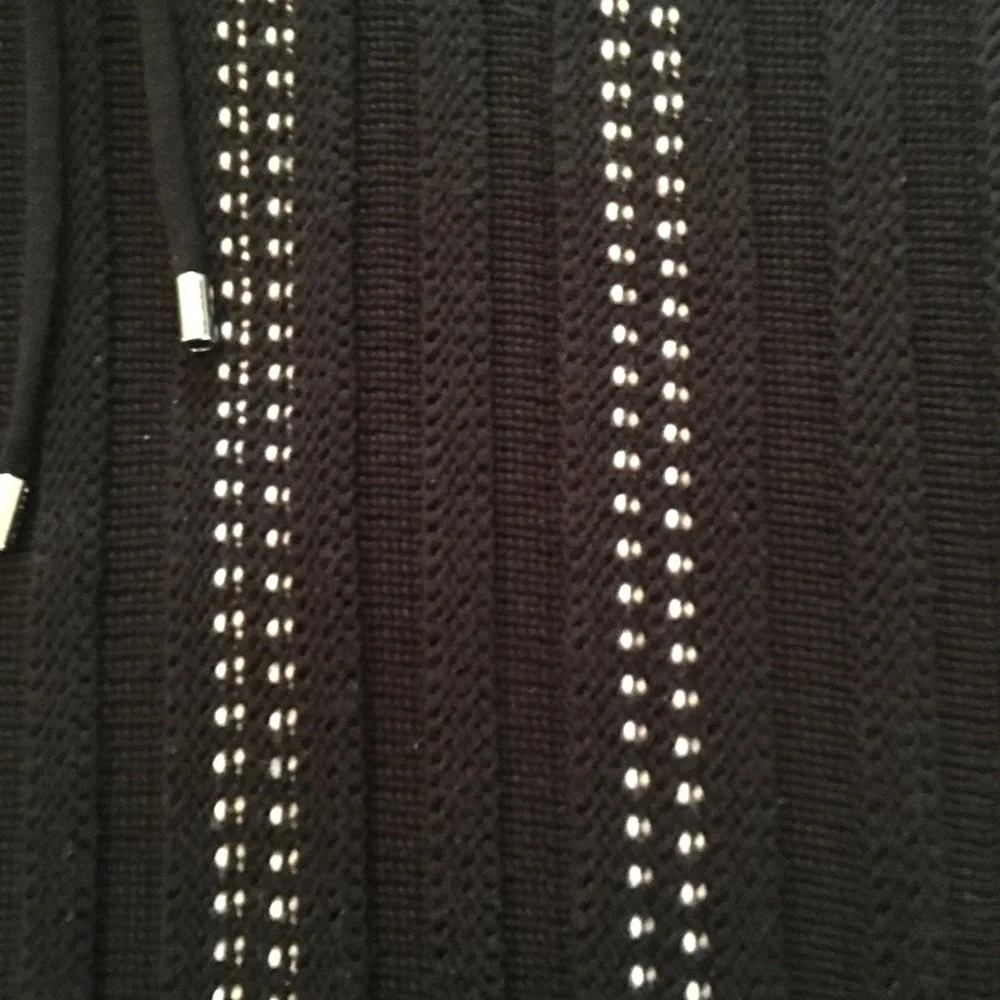 Host Pick:Calvin Klein Black & White Pullover Sweater โ Size Medium - Picture 3 of 7